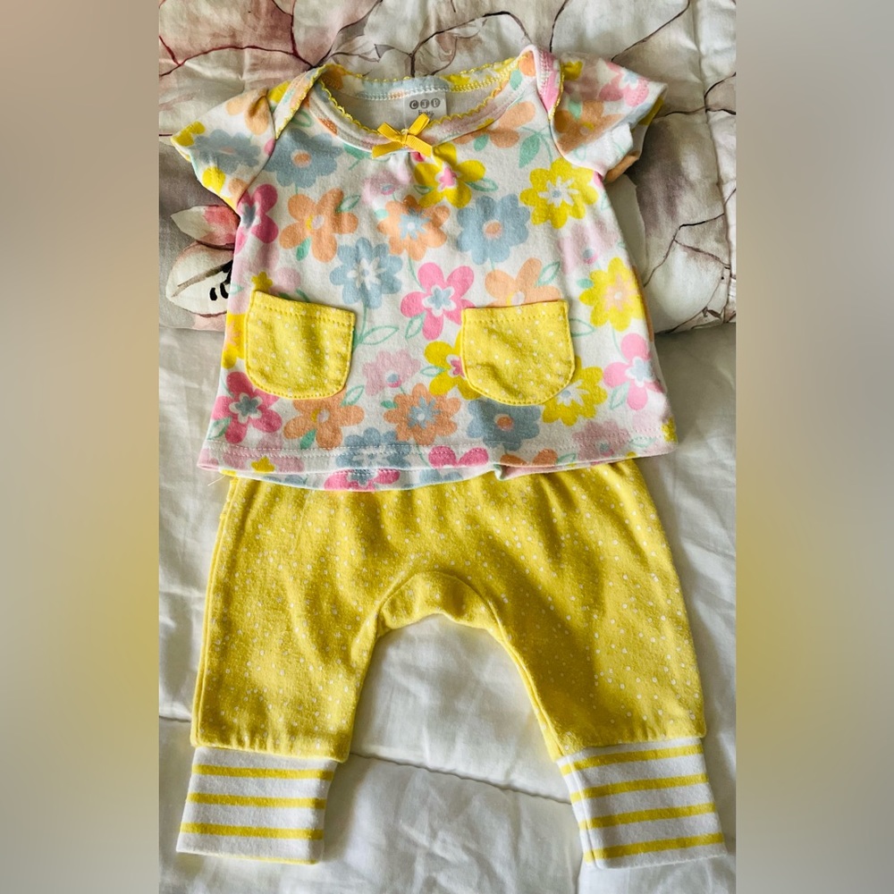 Baby Girl Ruffle Bottom 3 Piece Set - comes with hat not pictured